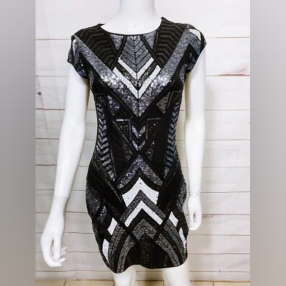 Elegant Black and Silver Geometric Dress - Picture 1 of 6